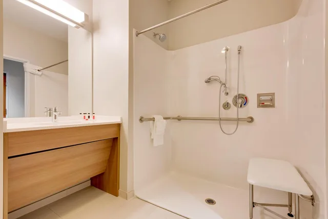 غرفة سوبيريور بسرير كوين لذوي الإعاقة، Microtel Inn And Suites By Wyndham Clarion 4/5
