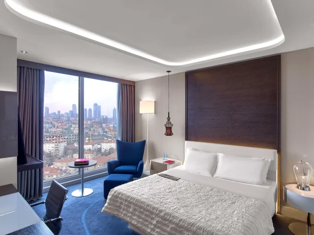 غرفة ديلوكس بسرير كينج بإطلالة على المدينة، Le Meridien Istanbul Etiler 2/9