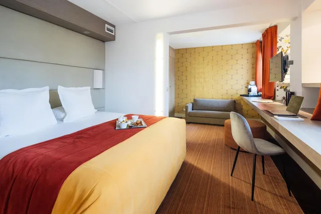 جناح جونيور بسرير كينج، Paris Neuilly Hotel 1/1