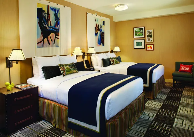 غرفة بسريرين مزدوجين، Lincoln Hotel 2/6
