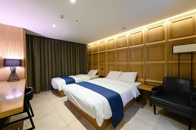 Deluxe, Family, Twin Beds, 1 Double and 1 Single Bed, Hotel The Designers LYJ Gangnam Premier 1/2