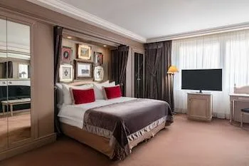 استوديو بريميوم بسرير كينج مع أريكة، Royal Manotel 1/1