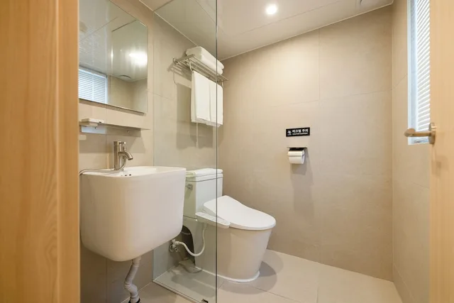 Namsan, Deluxe, Double Bed, with View، Myeongdong Guesthouse Como 7/7