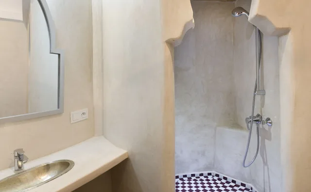 Economy, Double Bed, The Central House Marrakech Medina 2/4