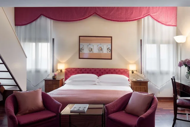 غرفة عائلية بسرير كوين وسريرين منفصلين، Villa Michelangelo Vicenza Starhotels Collezione 3/9
