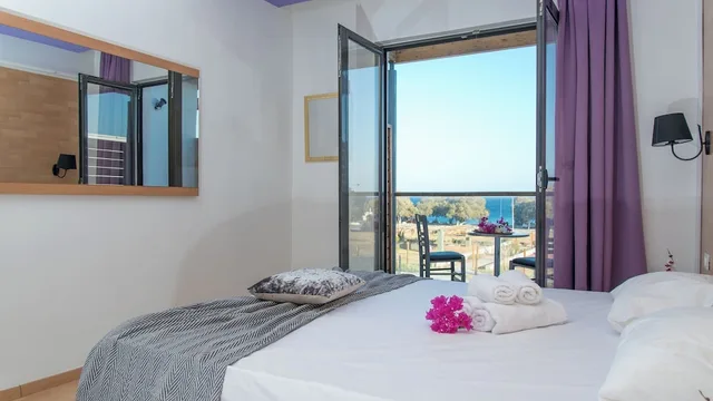 غرفة قياسية بسرير مزدوج بإطلالة على المسبح، Gennadi Seaside Resort 1/2
