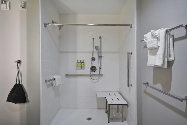 غرفة بسريرين كوين مع أريكة لذوي الإعاقة، Holiday Inn Express & Suites Houston NASA - Boardwalk Area 5/5
