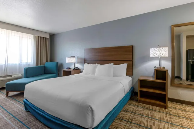 غرفة قياسية بسرير كينج لذوي الإعاقة، MainStay Suites Coeur d Alene, ID 2/6