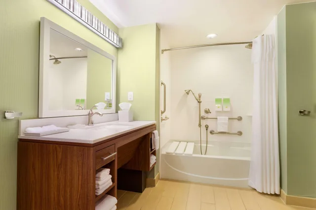 استوديو بسرير كوين، Home2 Suites by Hilton Fargo, ND 1/1