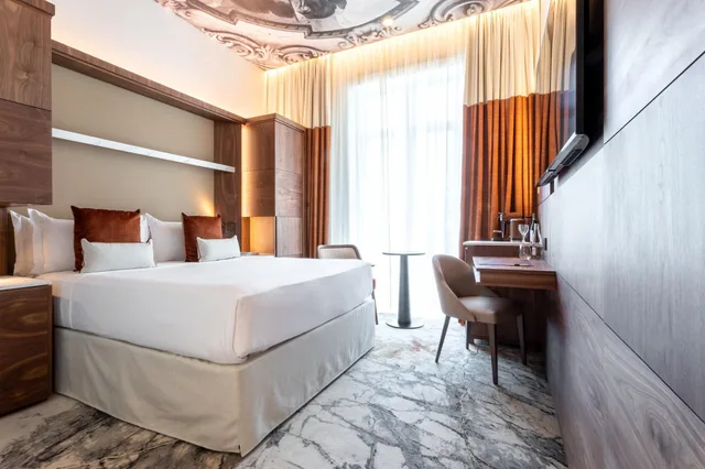 Junior Suite, King Bed, Eiffel View, InterContinental Paris - Champs-Elysees Etoile 1/9