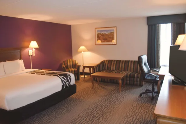 غرفة بسرير كينج، La Quinta Inn By Wyndham Binghamton Johnson City 2/7