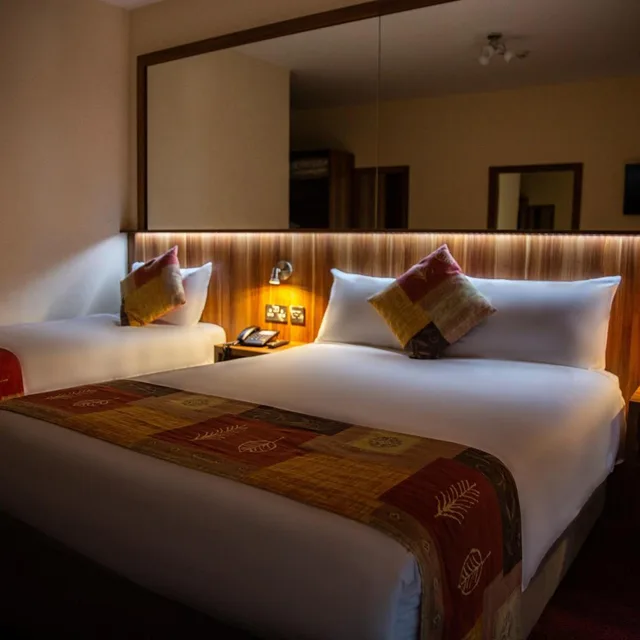 غرفة ثلاثية، West County Hotel 10/10