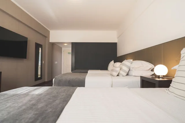 غرفة سوبيريور ثلاثية بسرير كينج وسرير فردي، HOTEL TOLOSA 8/10