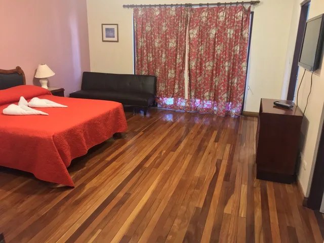غرفة ديلوكس بشرفة مفردة بسرير كينج، LE BERGERAC 2/3