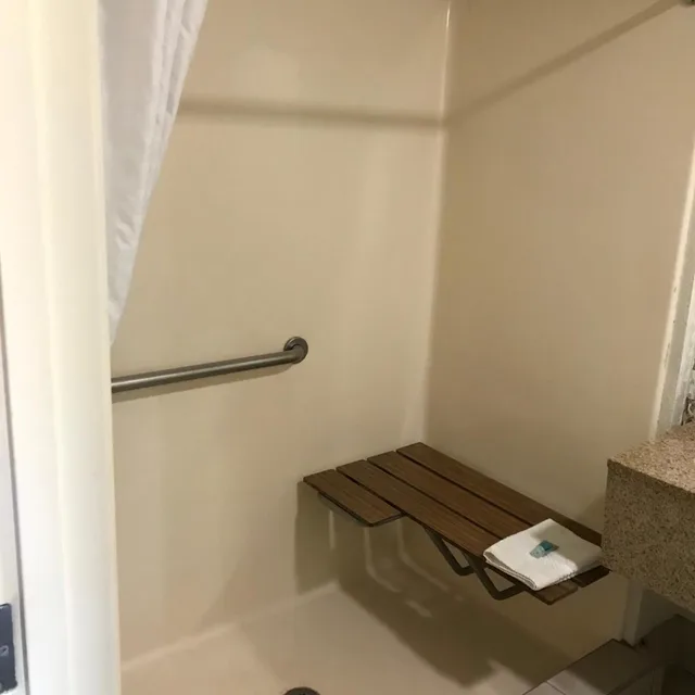 غرفة بسرير كينج لذوي الإعاقة، The Best Inn & Suites 3/3