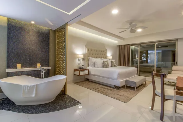 3 Bedrooms, Suite, 2 King Beds, 2 Queen Beds, Ocean Front, Garza Blanca Resort Spa Los Cabos 7/10