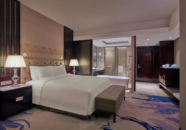غرفة بسرير كينج بإطلالة على البحر، Hilton Haikou Residences 8/10