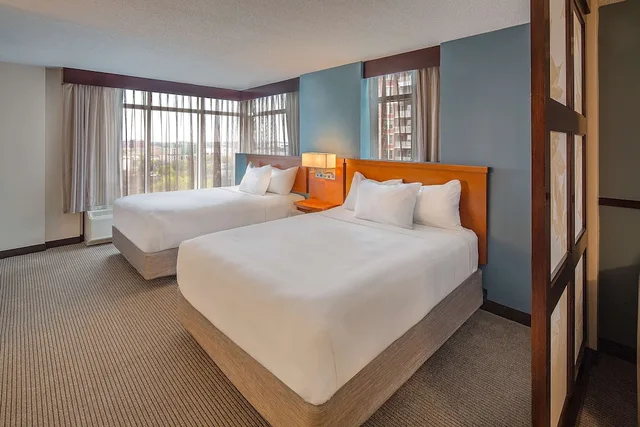 غرفة بسريرين كوين مع أريكة لذوي الإعاقة، Hyatt Place Madison Downtown 8/10