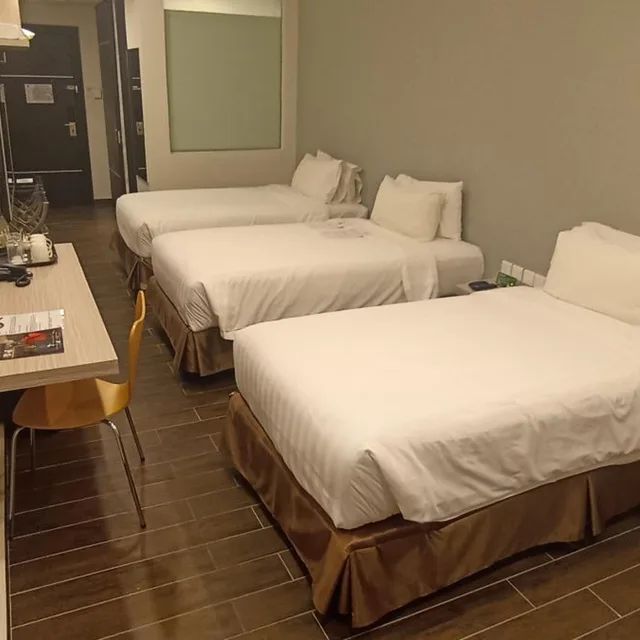 Basic, Triple, The Klagan Hotel 4/10