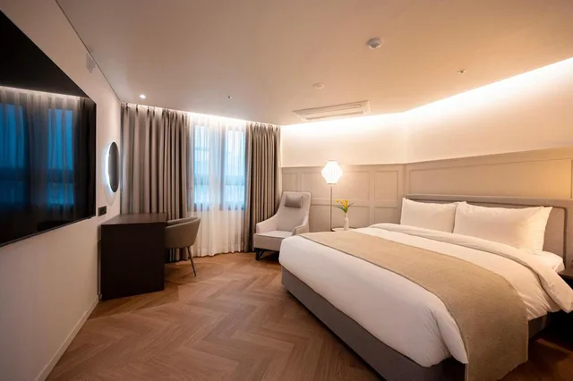 جناح ركني بسرير كوين بحوض استحمام، HOTEL D Edition 2/9