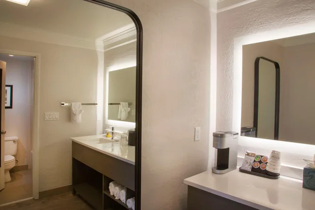 Room, Quadruple, Best Western Plus Humboldt Bay Inn 5/7