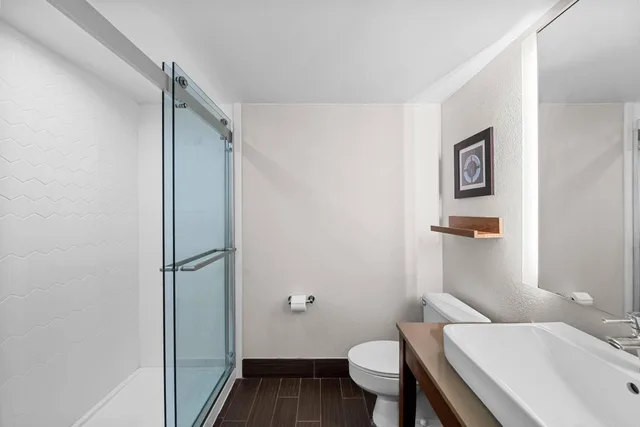 جناح ديلوكس بسريرين كوين بغرفة نوم واحدة، Country Inn & Suites by Radisson, Virginia Beach (Oceanfront) 5/5