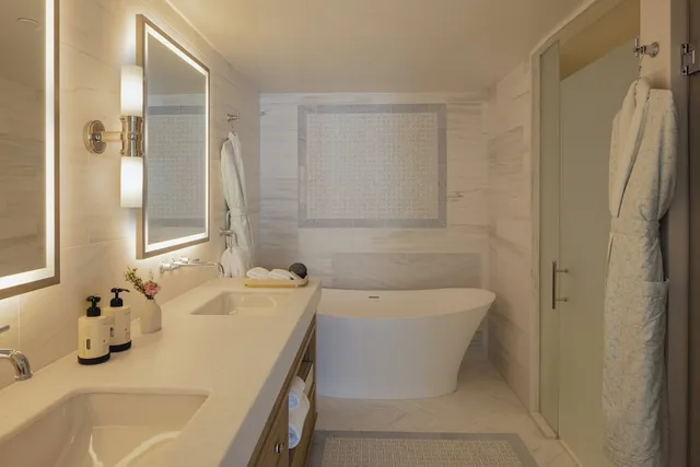 جناح بسرير كينج بإطلالة على المدينة بغرفة نوم واحدة، Regent Santa Monica Beach 3/3