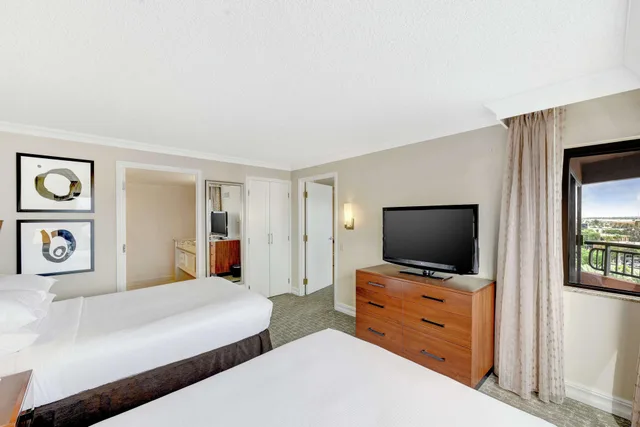 جناح، Embassy Suites by Hilton Anaheim Orange 1/3
