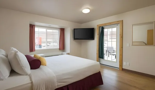 جناح بغرفتي نوم، RIVER CANYON LODGE 1/2