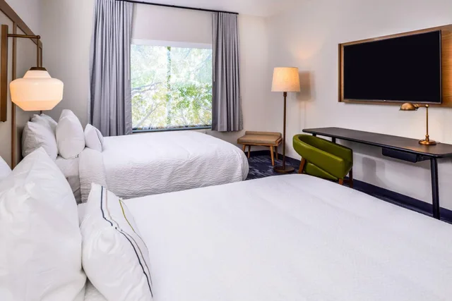 غرفة بسريرين كوين بحوض استحمام لذوي الإعاقة، Fairfield Inn & Suites by Marriott Fort Worth Southwest at Cityview 1/2
