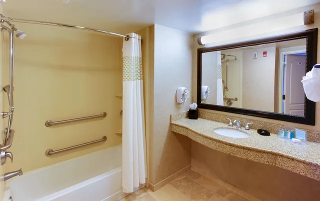 جناح بسرير كينج لذوي الإعاقة، Hampton Inn By Hilton Emporia 6/9