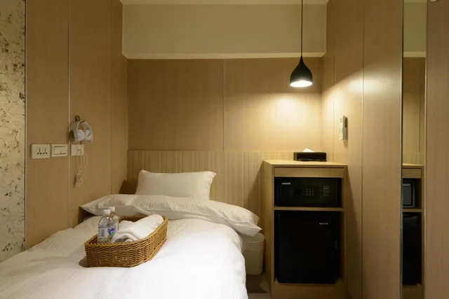 Female Dorm, Single, Shared Bathroom, No Window، Poshpacker Hotel 1/4