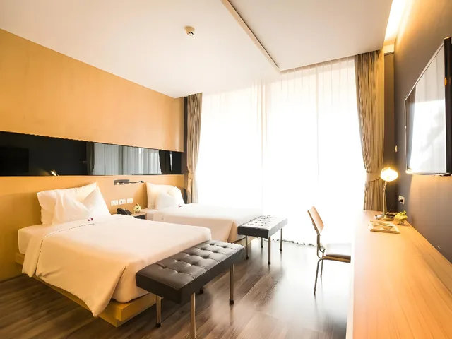 Deluxe, Double Bed, Balcony, Hotel Vista Pattaya 1/2
