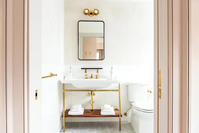 غرفة قياسية بسرير كوين، HOTEL KINSLEY 5/5