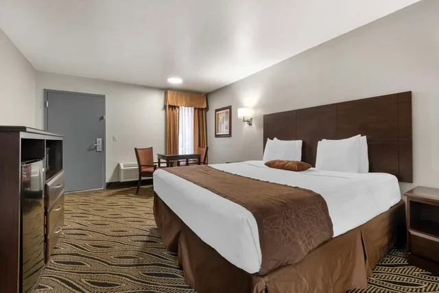 غرفة بسرير كينج للمدخنين، Best Western Red Carpet Inn 3/4