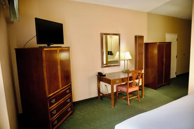 غرفة سوبيريور بسرير كينج مع أريكة، Hotel Mead 8/10