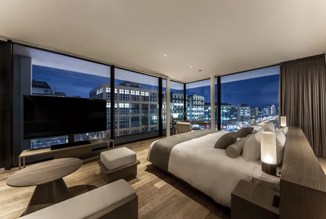 غرفة ركنية بسرير كينج بشرفة مع دخول الصالة، The Royal Park Hotel Iconic Kyoto 1/1