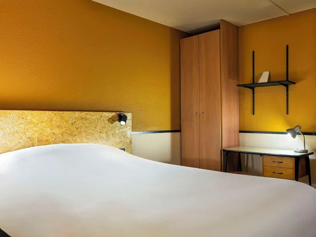 Pop, Double Bed، Greet Hotel Villeneuve La Garenne 8/10