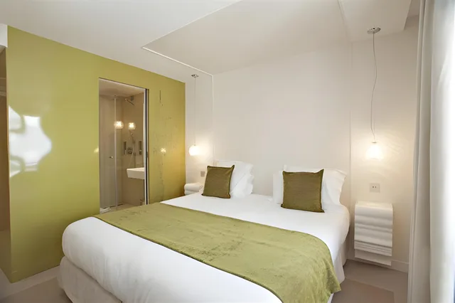 Boudoir, Queen Bed، Hotel Elysee Secret Paris 1/2