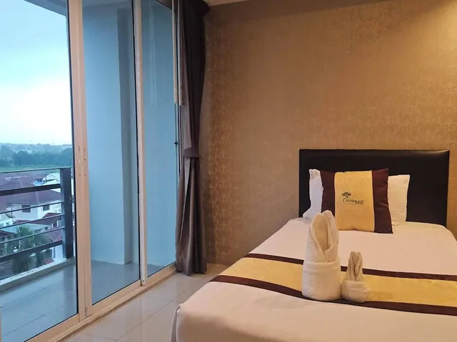 Superior, Double or Twin Bed, Retreat Resort Pattaya 7/10