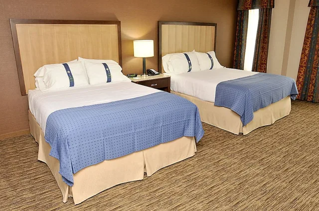 غرفة قياسية بسريرين كوين، Holiday Inn Hotel Suites Surrey East Cloverdale 6/8