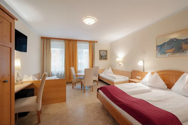 غرفة رباعية، Adlerhof 1/10