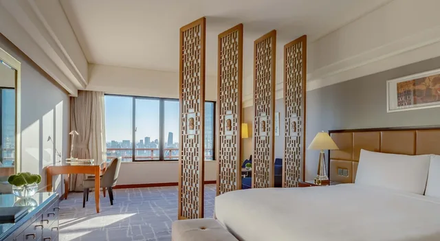 استوديو بزنس كلوب بسرير كينج، Portman Ritz Carlton 3/6
