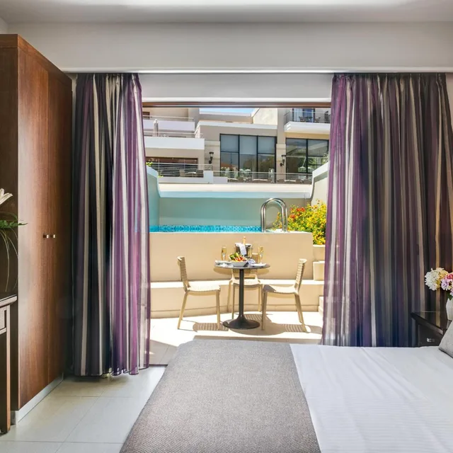 جناح جونيور بمسبح خاص، Porto Platanias Beach Resort & Spa 4/10