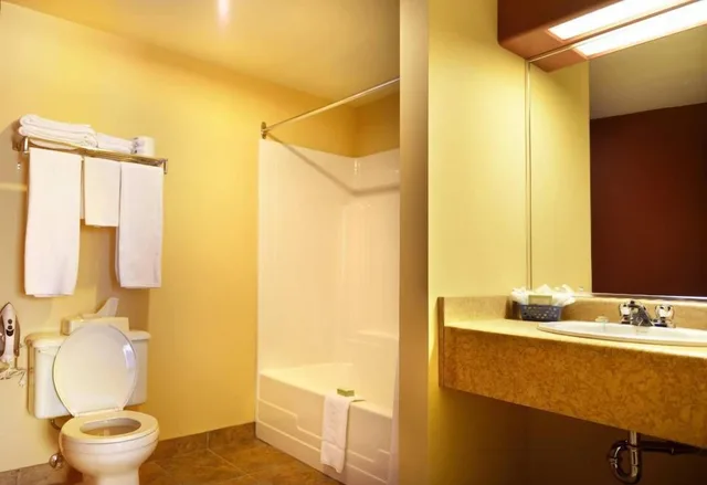 غرفة بسريرين كوين، Travelodge By Wyndham Alma 3/3