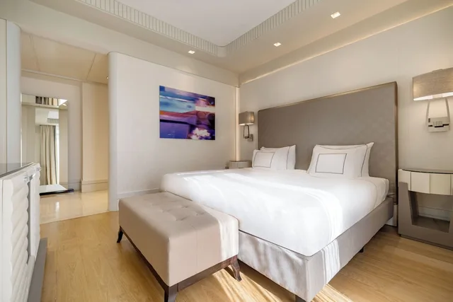 Presidential, Suite, King Bed, Terrace, Melia Genova 6/10