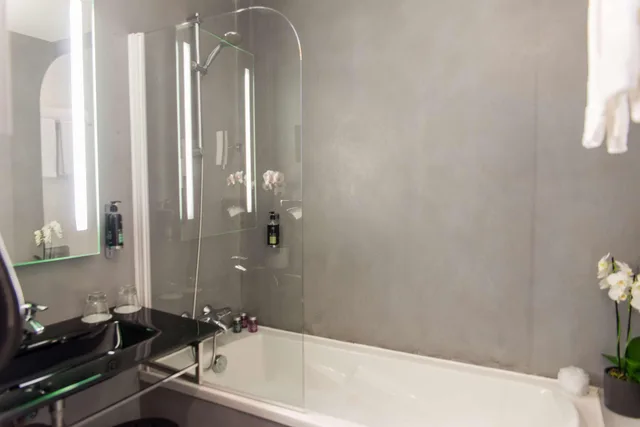 Connecting, Classic, King Bed, Best Western Hotel De La Cite & Spa 2/4