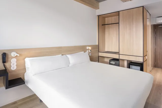 غرفة قياسية بسرير مزدوج، B&B HOTEL Guimaraes 2/3