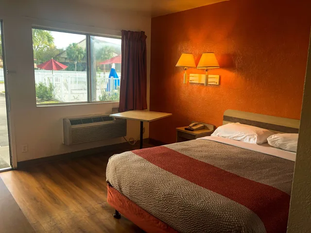 غرفة قياسية بسرير مزدوج، Motel6 Jacksonville, FL - Orange Park 7/9