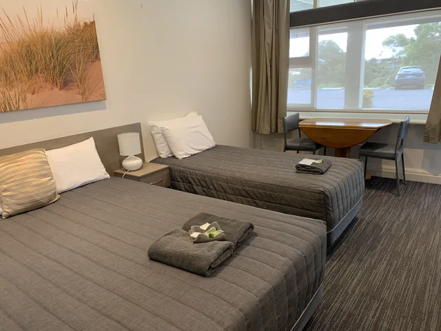 غرفة بسرير كوين وسرير فردي، Robetown Motor Inn And Apartments 3/5